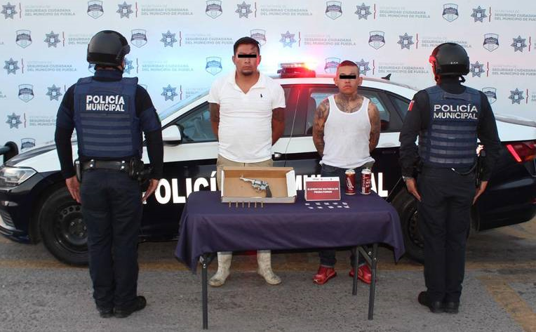Atrapan a dos en posesión de arma de fuego y delitos contra la salud