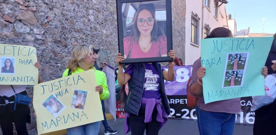 8M: Se cumple un mes de la muerte de Mariana; salió con un amigo y la encontraron en un hospital