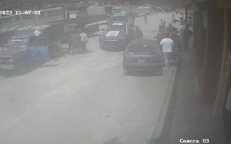 Conductor embiste a tres estudiantes de Oyameles