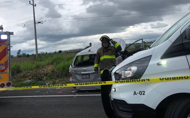 Mueren dos a bordo de un colectivo tras perder uno de los neumáticos sobre la federal Izúcar-Atlixco