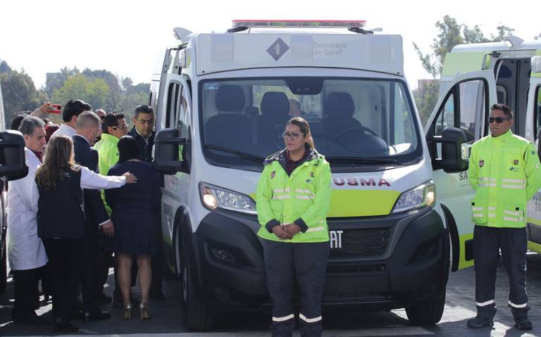 Entrega gobernador de Puebla 23 ambulancias