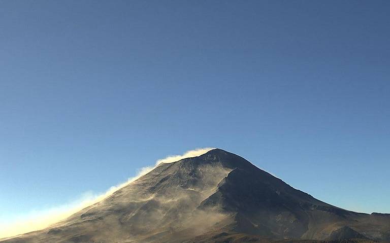 Popocatépetl registra emisión continua de gases y ceniza en las últimas 24 horas