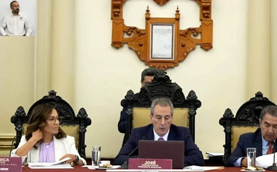 Avanza en Cabildo de Puebla uso ilimitado de parquímetros y cobro a partir de la cuarta hora