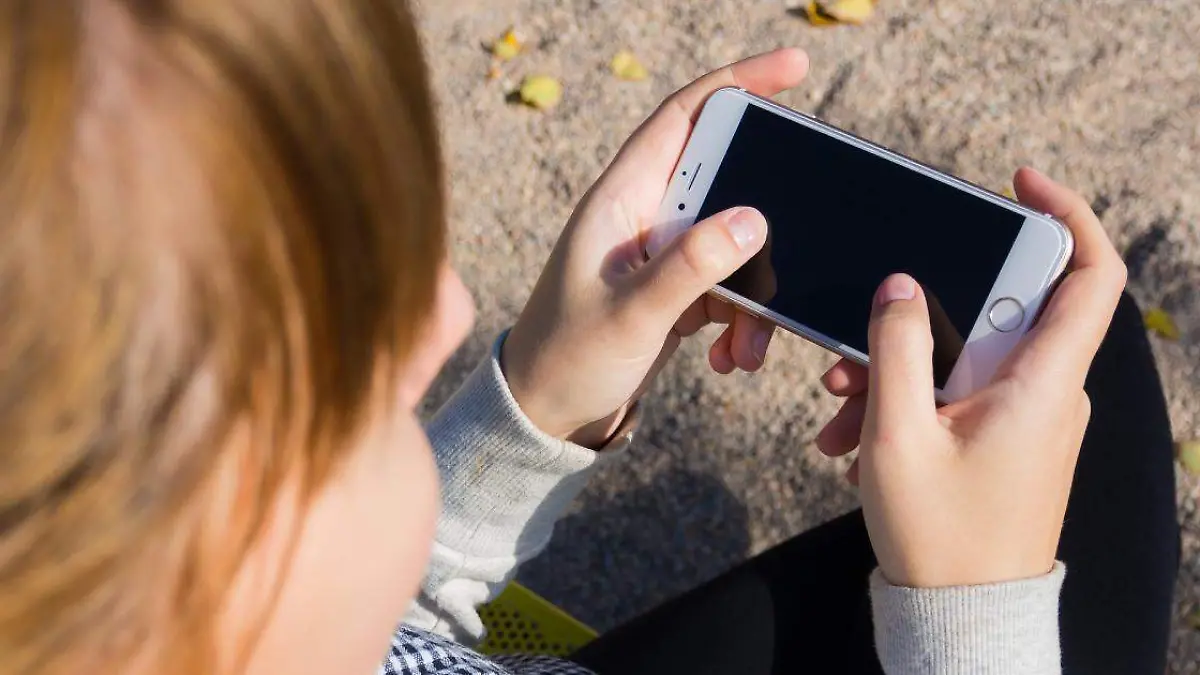 Uso de celulares en escuelas: experta propone regular en lugar de prohibirlos en Puebla