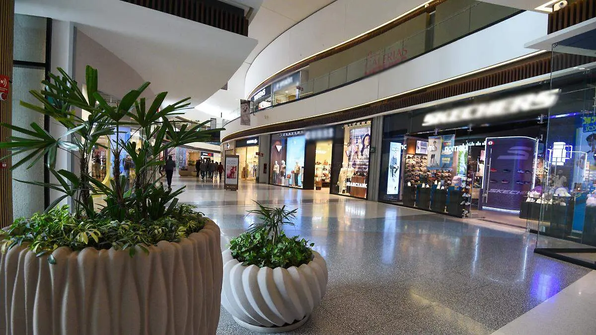 Acusan a guardia de Galerías Serdán de agredir a jóvenes