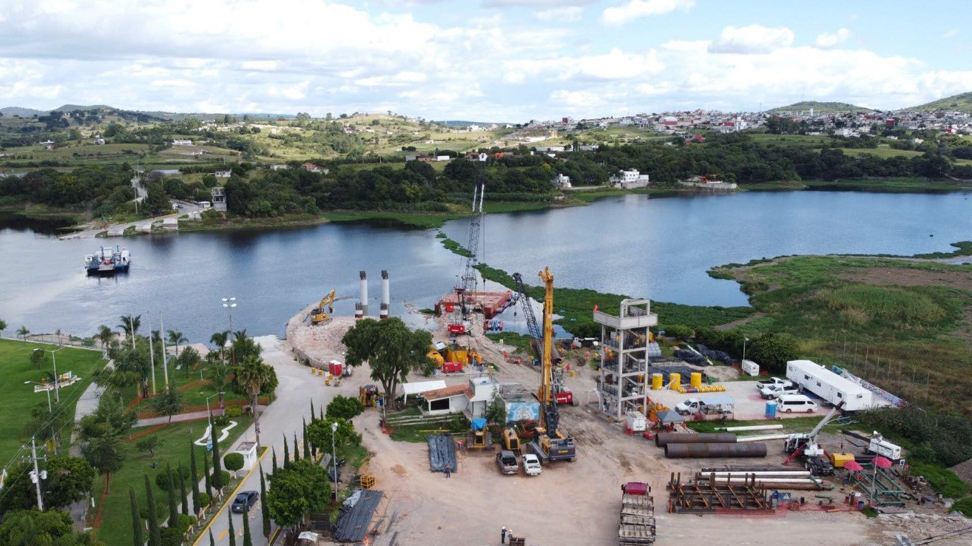Grúa se desploma en construcción del puente de La Panga de Valsequillo