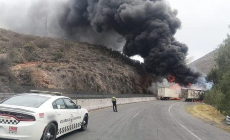 Tragedia en la carretera: dos tráileres colisionan y arden en llamas en Coahuila